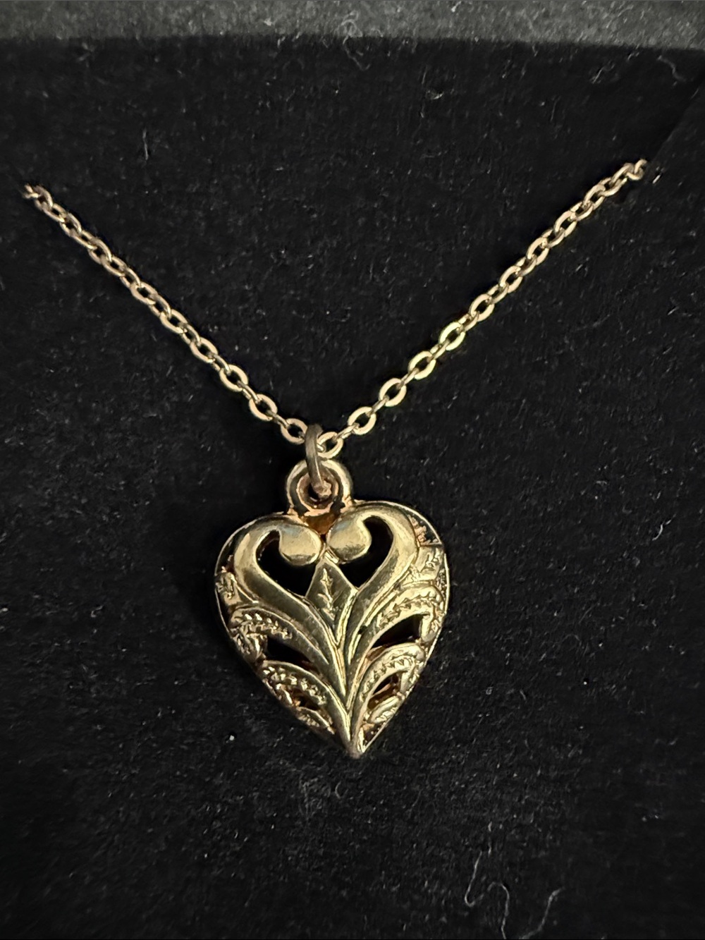 Gold Heart Filigree Pendant Necklace - Women's Jewelry
